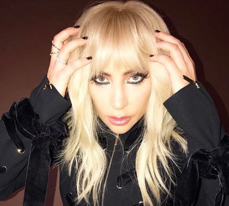 boala articulației doamnei Gaga boli ale articulațiilor genunchiului diagnostice