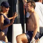 prima doamna in costum de baie