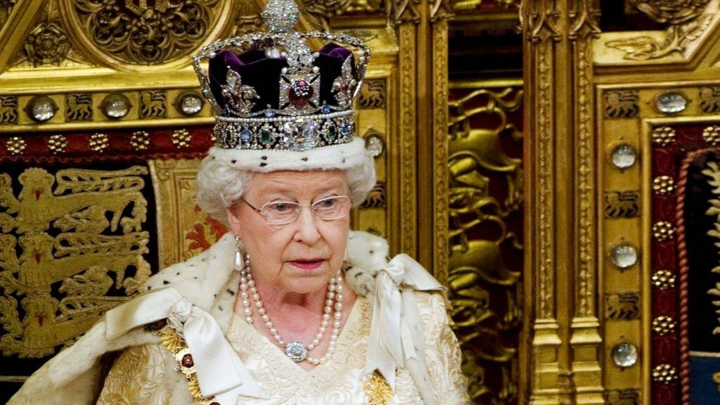 Официальная глава Великобритания Королева. Текущий Монарх Великобритании.