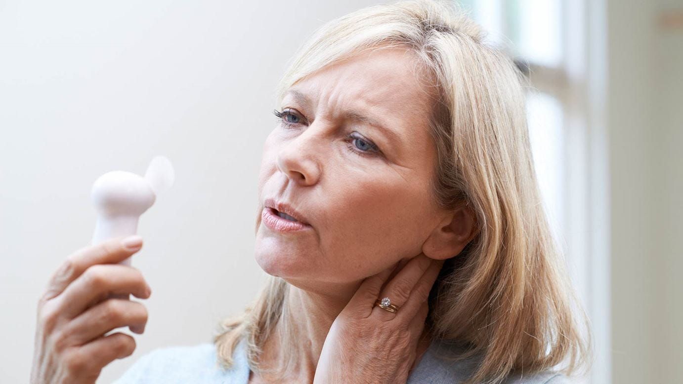 De ce apar bufeurile la menopauză? Alternative naturale la terapia de substituție hormonală