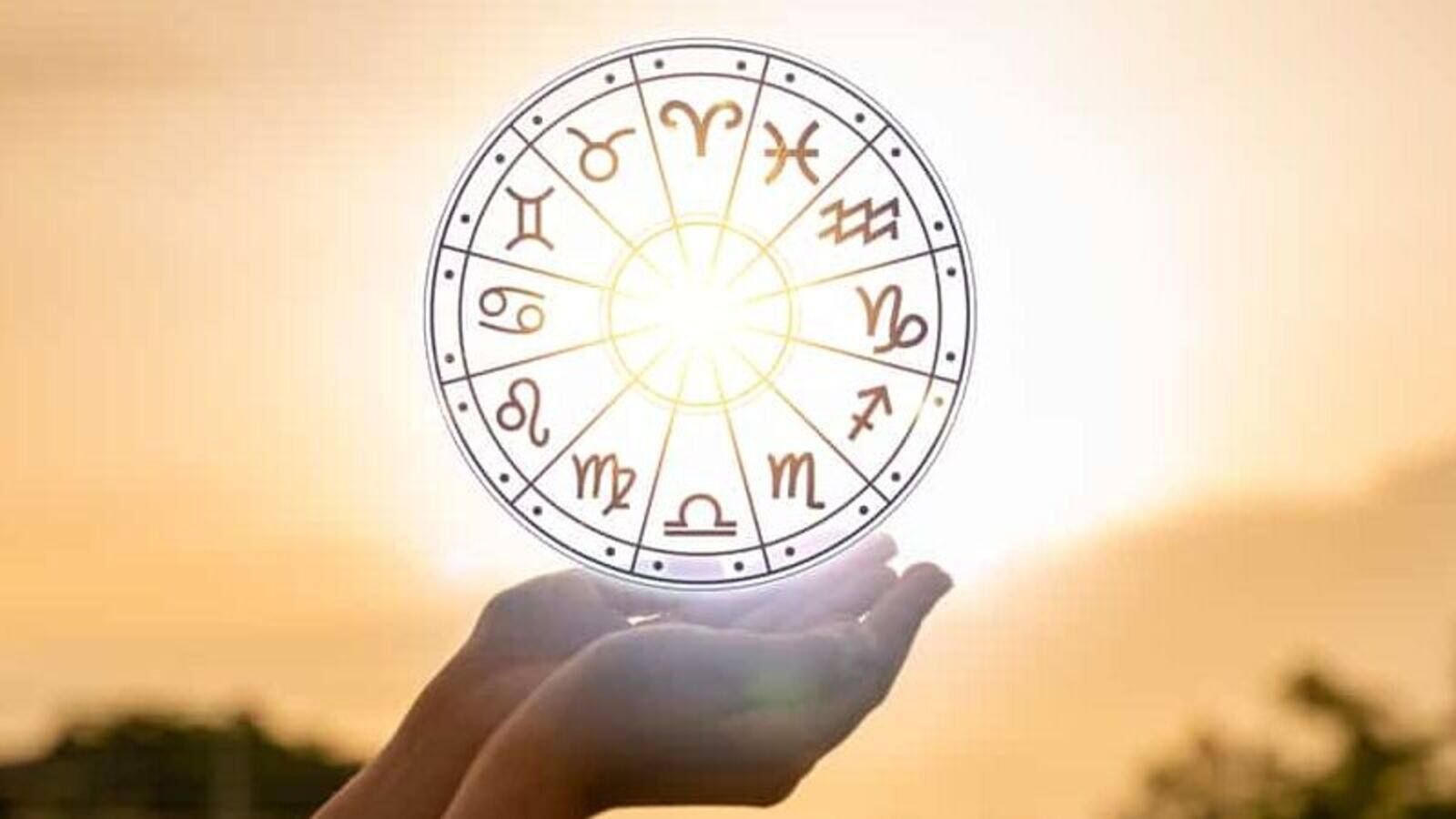 Horoscop 25 aprilie. Vărsătorii își îndeplinesc visele, Capricornii primesc o veste care-i bulversează, iar Taurilor li se schimbă viața