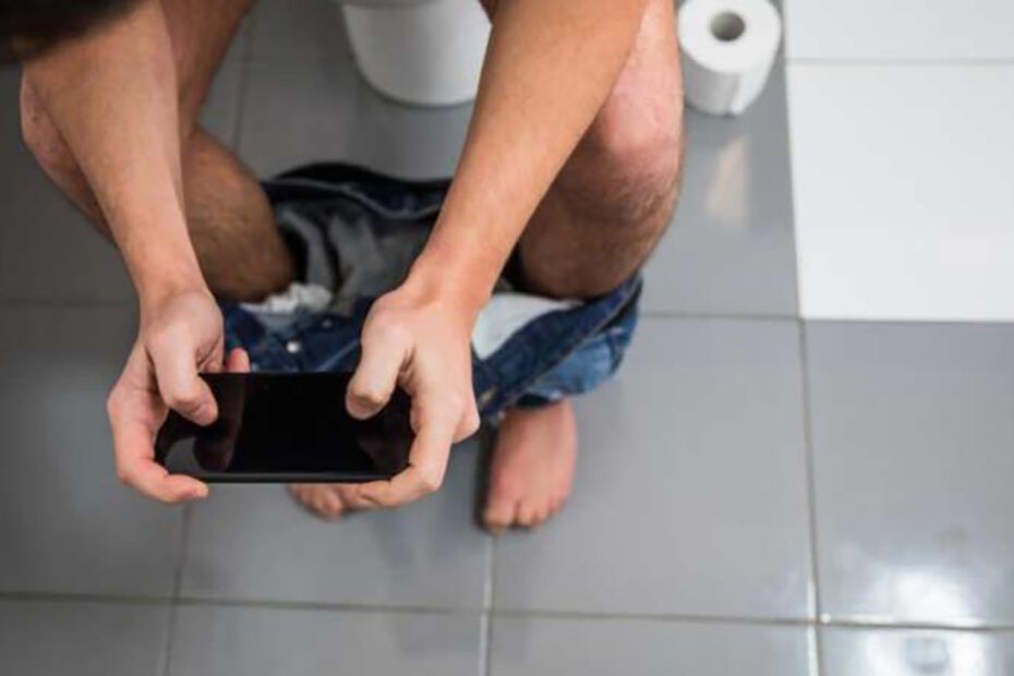 Folosirea telefonului mobil la toaletă