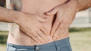 Calculii biliari, âââ un organ mic situat sub ficat.aCalculii biliari, cunoscuți și sub numele de pietre la vezica biliară