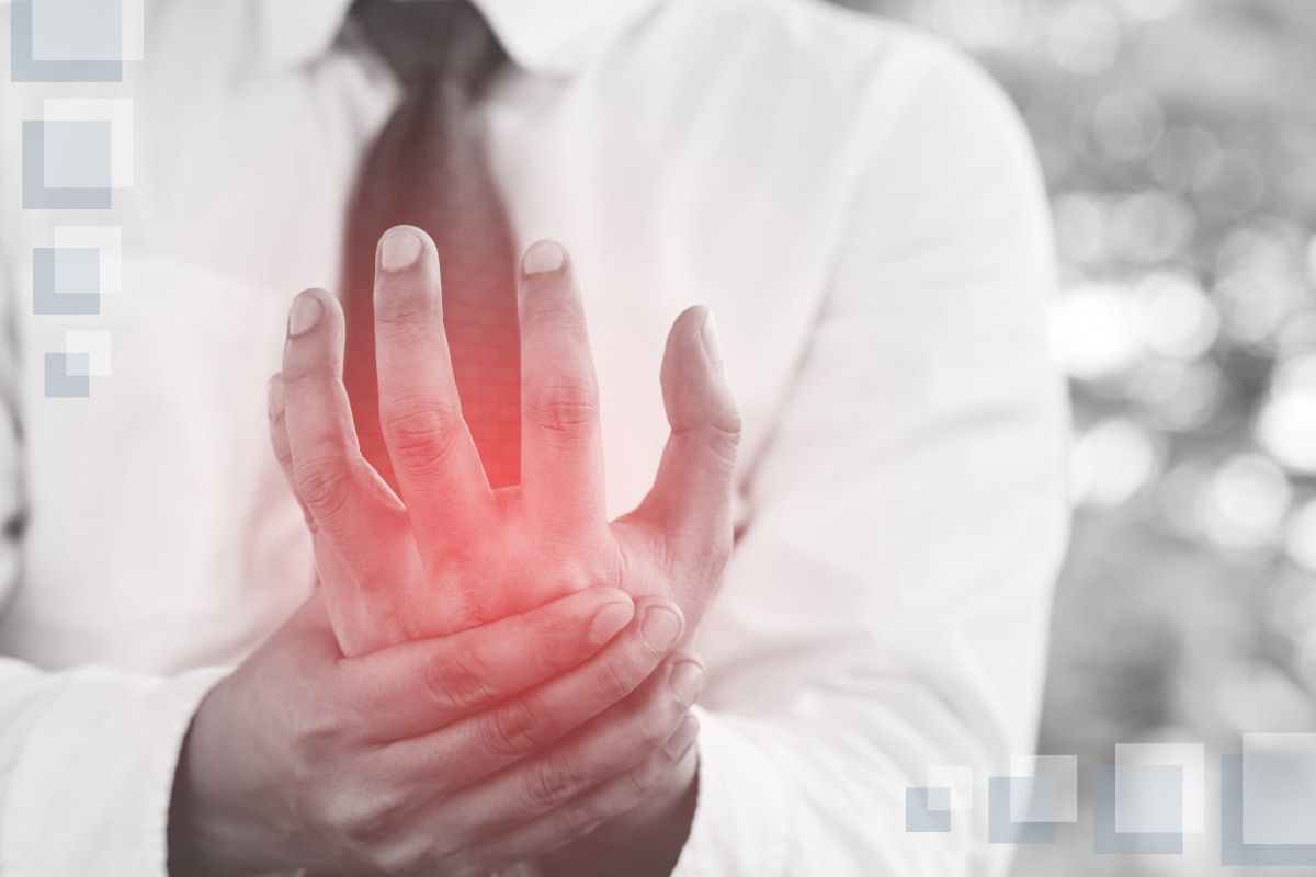 Simptomele cancerului care pot apărea la mâini și încheieturi: ce să urmărești
