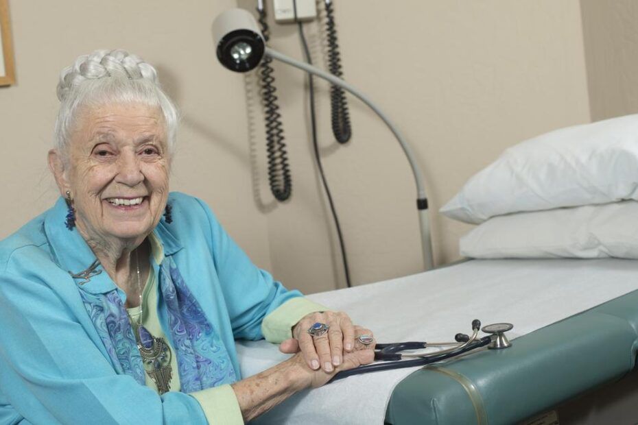 Dr. Gladys McGarey 103 ani