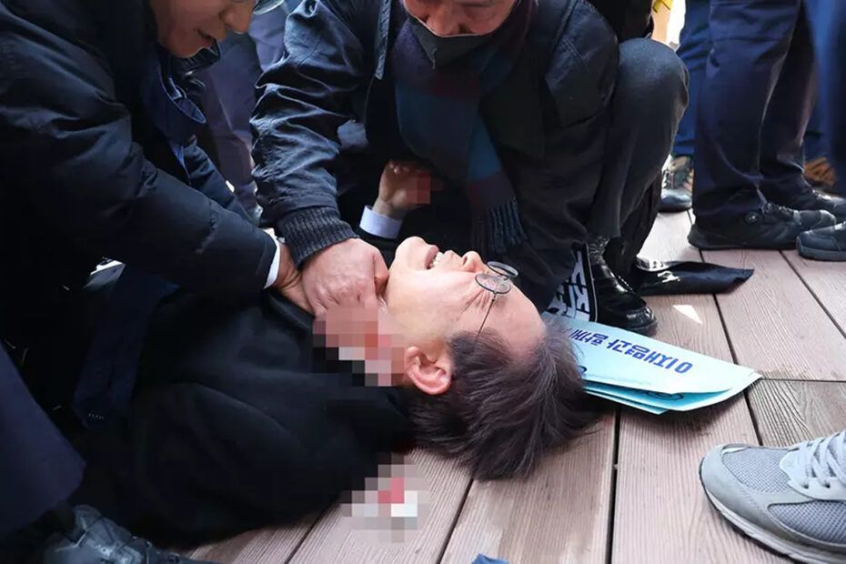 Liderul opozitiei din Coreea de Sud atacat cu un cutit