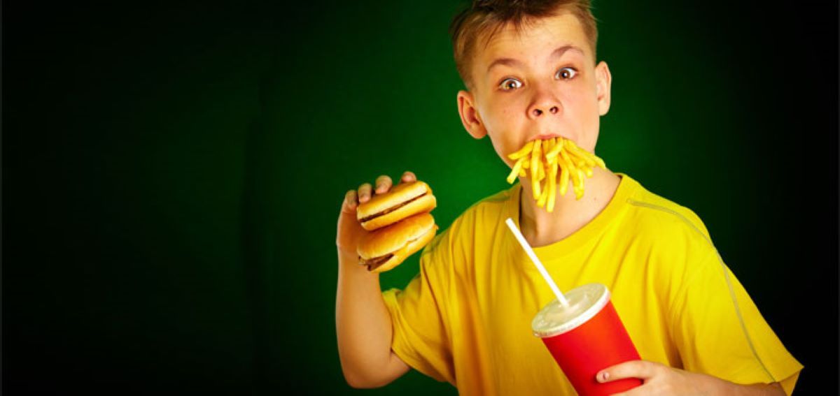 Top 5 alimente care cauzează cancerul și pe care nu ar trebui să le dai copiilor tăi