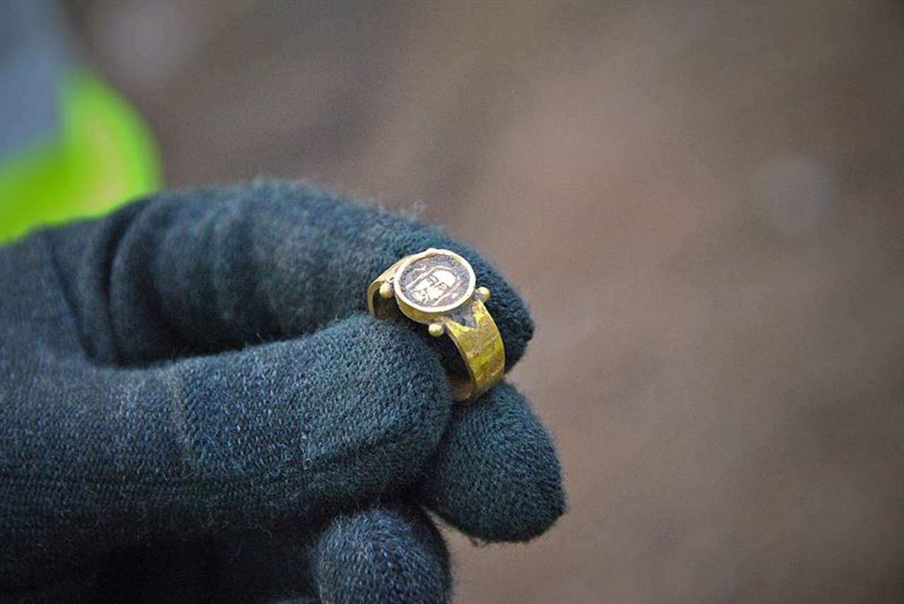 A fost descoperit un inel de aur cu imaginea lui Iisus