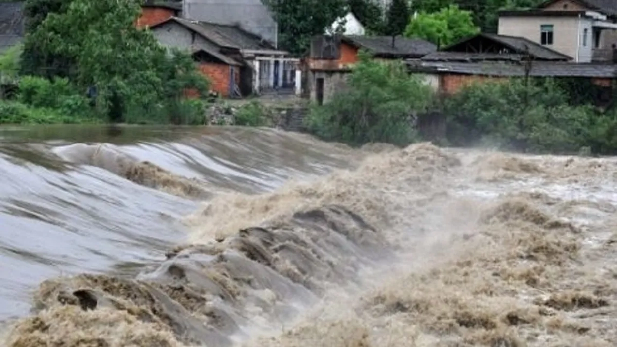 Inundații devastatoare în Broșteni: Peste 50% dintre gospodării afectate în doar 24 de ore