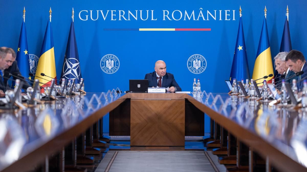 SURSE. Se schimbă jocul în sistemul de stat! Măsura pregătită de Ilie Bolojan zguduie mii de bugetari