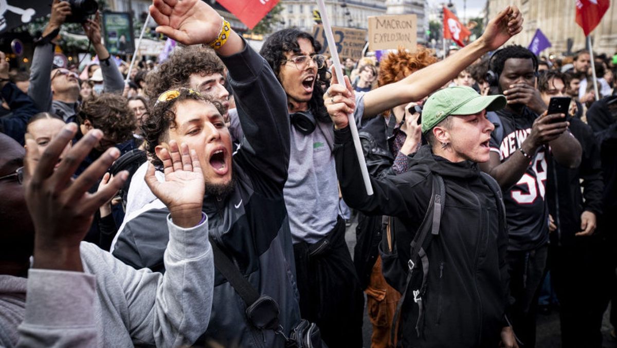 „Blocăm totul!” Franța se confruntă cu o grevă națională majoră: până la 800.000 de protestatari