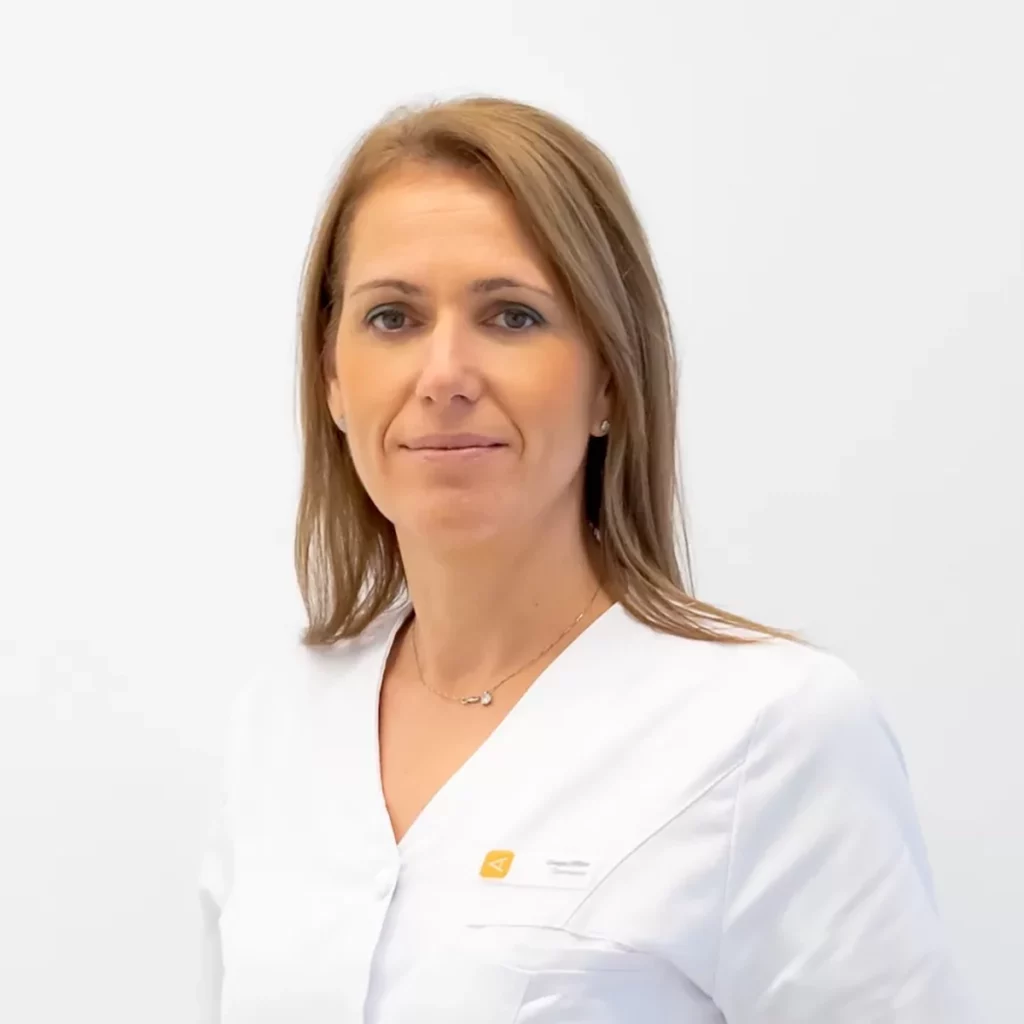 dr. Monica Apostolescu, medic specialist oftalmolog în chirurgia refractivă 