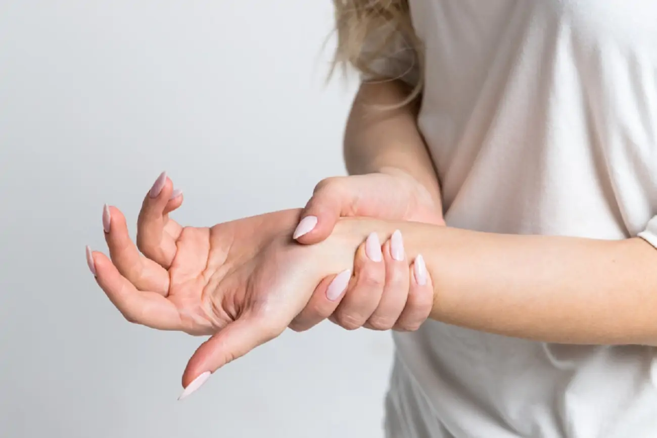 Amorteala mainilor -simptome, cauze si tratament